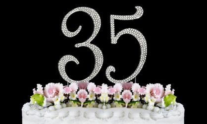 60 поздравлений с Днем рождения женщине с 35-летием